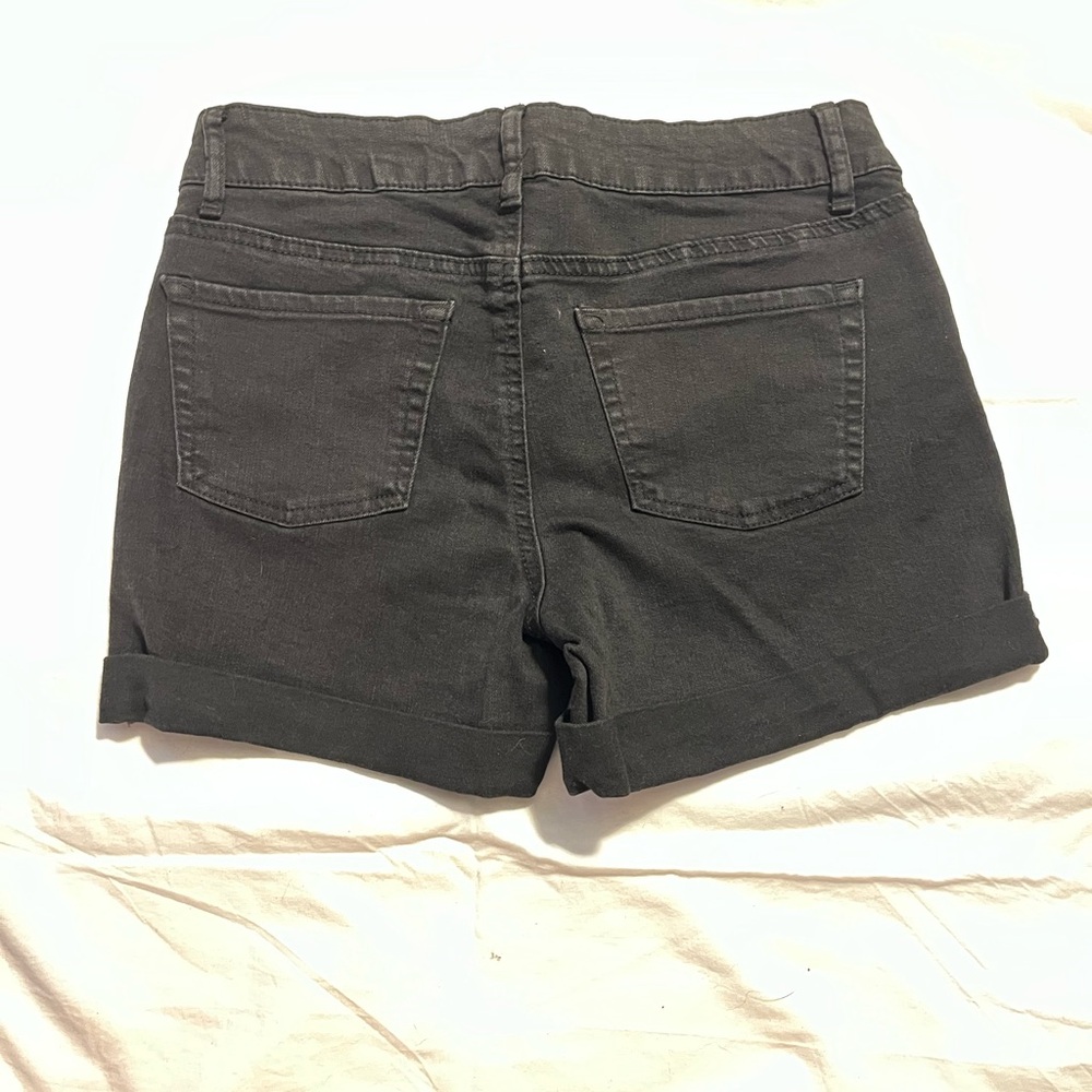Shorts - Picture 2 of 4
